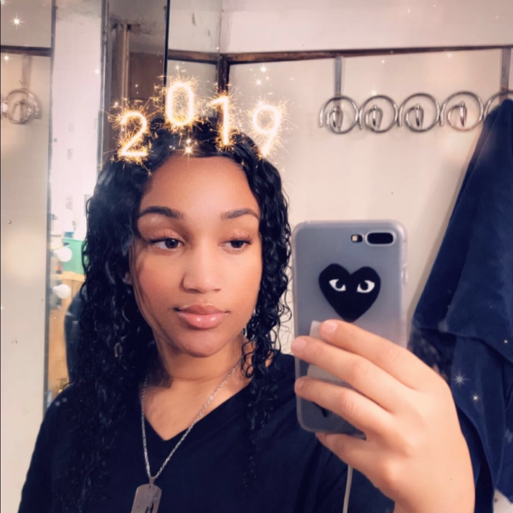 Meet your Posher, Alexia
